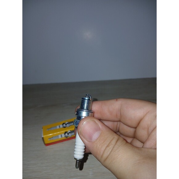 Set of 6 NGK Standard Spark Plugs DR6HS 4823  Made In Japan EAC New - Picture 12 of 16